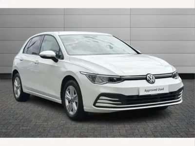 Second-hand VW Golf VIII Life 150 CP (110 kW) 2024 Alb Hatchback
