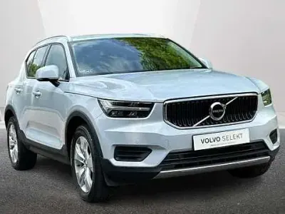 Usado Volvo XC40 Momentum 163 HP (119 kW) 2022 Prateado SUV