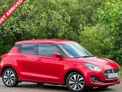 Begagnad Suzuki Swift SZ5 111 HK (81 kW) 2019 Röd Halvkombi