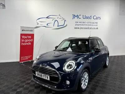 Usado Mini Cooper Hatch 136 CV (100 kW) 2018 Azul Utilitario