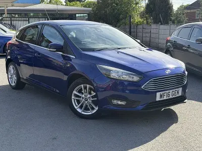 Usado Ford Focus Zetec 125 HP (91 kW) 2016 Azul Citadino