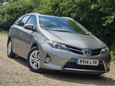 Used Toyota Auris Hybrid 136 HP (100 kW) 2014 Bronze Estate