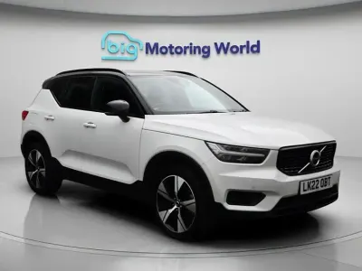 Used Volvo XC40 Plus 211 HP (155 kW) 2022 White SUV