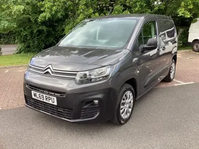 Gebraucht Citroën Berlingo Start 100 PS (73 kW) 2019 Grau Van / Kleinbus
