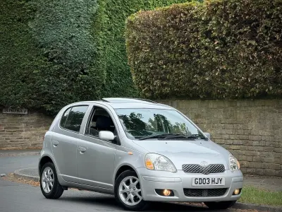 Used Toyota Yaris 86 HP (63 kW) 2003 Silver Hatchback