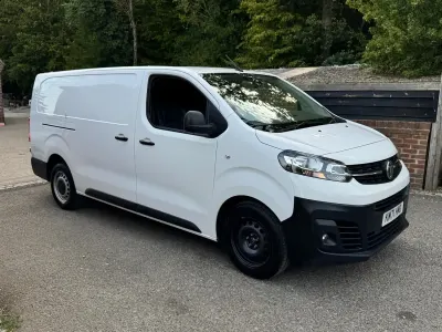 Used Vauxhall Vivaro 145 HP (106 kW) 2021 White MPV