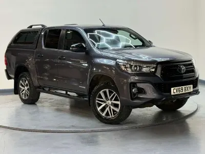 Usado Toyota HiLux Luxury 150 HP (110 kW) 2019 Cinzento Pickup