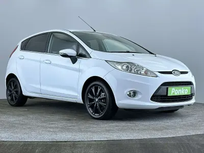 Used Ford Fiesta Zetec 82 HP (60 kW) 2011 White Hatchback