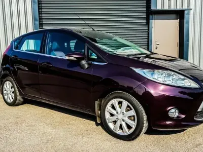 Używany Ford Fiesta Zetec 82 KM (60 kW) 2008 Czerwony Hatchback