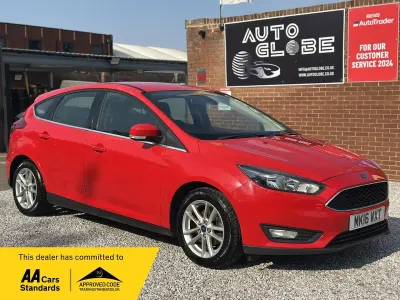 Used Ford Focus Zetec 115 HP (84 kW) 2016 Red Hatchback