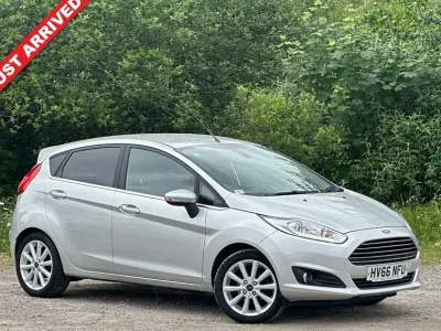 Used Ford Fiesta Titanium 100 HP (73 kW) 2016 Silver Hatchback