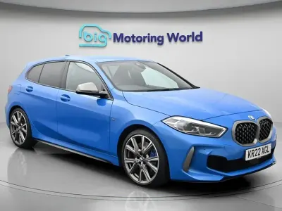 Usado BMW M135 M Sport 306 CV (225 kW) 2022 Azul Utilitario