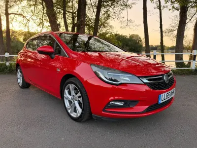 Used Vauxhall Astra SRi 105 HP (77 kW) 2015 Red Hatchback
