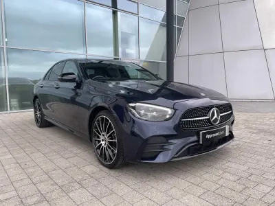 Usado Mercedes E400 AMG line 2023 Azul Sedan