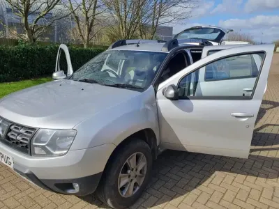Käytetty Dacia Duster Lauréate 107 HP (78 kW) 2018 Hopea Viistoperä