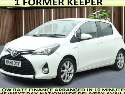 Used Toyota Yaris 101 HP (74 kW) 2016 White Hatchback