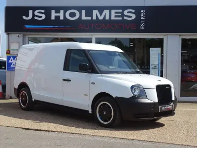 Used LEVC VN5 City 150 HP (110 kW) 2022 White MPV