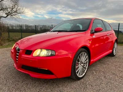 Begagnad Alfa Romeo 147 GTA 250 HK (183 kW) 2006 Röd Halvkombi