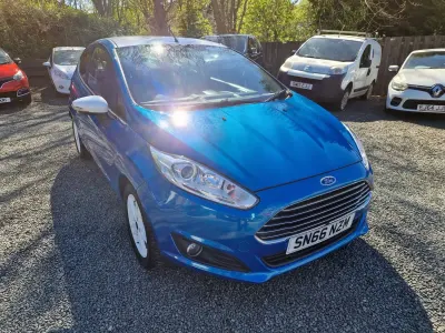 Begagnad Ford Fiesta Zetec 82 HK (60 kW) 2016 Blå Halvkombi