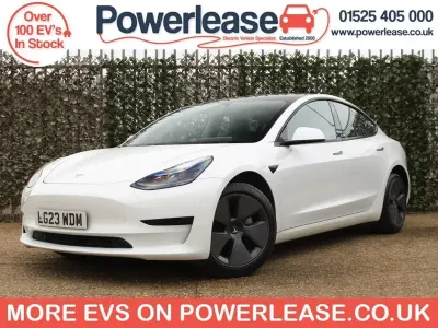 Używany Tesla Model 3 RWD 177 kW (241 KM) 2023 Biały Sedan/Limuzyna