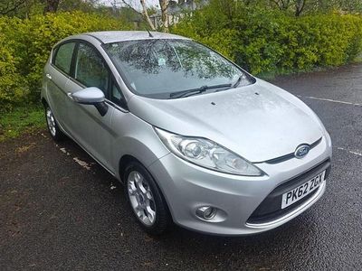 Usado Ford Fiesta Zetec 82 HP (60 kW) 2012 Azul Citadino