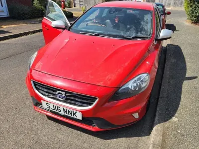 Used Volvo V40 R-Design 122 HP (89 kW) 2016 Red Hatchback