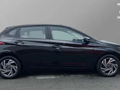 Gebraucht Hyundai i20 Advanced 100 PS (73 kW) 2025 Schwarz Kleinwagen