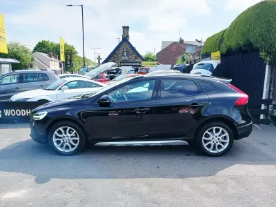 Usado Volvo V40 Pro 2018 Negro Utilitario