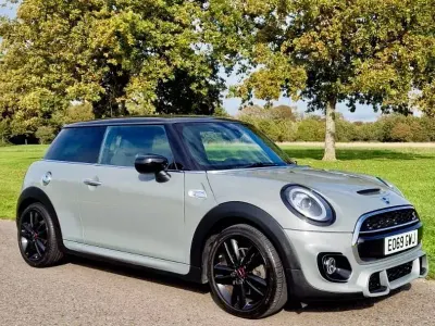 Usado Mini Cooper S Hatch 192 HP (141 kW) 2019 Cinzento Citadino