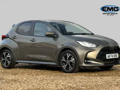 Usado Toyota Yaris Design 116 CV (85 kW) 2024 Marrón Utilitario