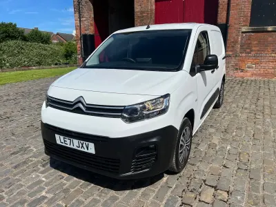 Used Citroën Berlingo 100 HP (73 kW) 2022 White MPV