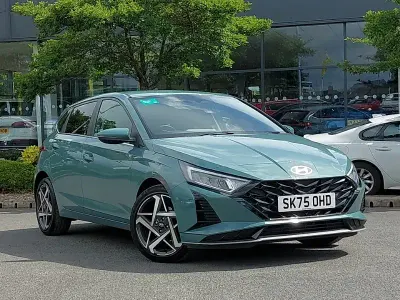 Used Hyundai i20 Premium 100 HP (73 kW) 2025 Green Hatchback