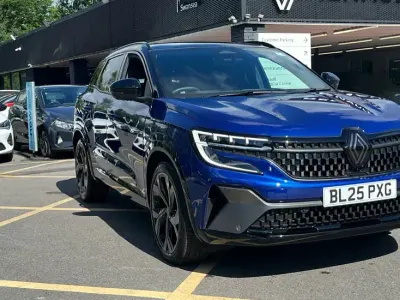 Used Renault Austral Iconic Esprit Alpine 200 HP (147 kW) 2025 Twotone metallic  iron blue with diamond black r  SUV