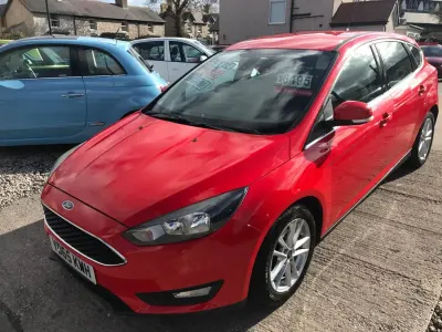Used Ford Focus Zetec 120 HP (88 kW) 2015 Red Hatchback
