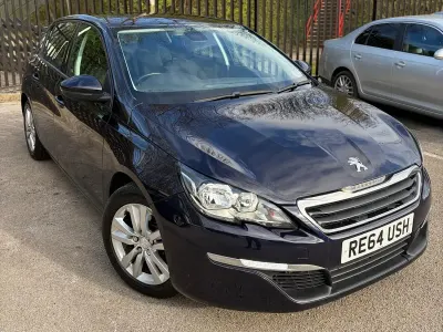 Gebraucht Peugeot 308 Active 115 PS (84 kW) 2015 Blau Kleinwagen