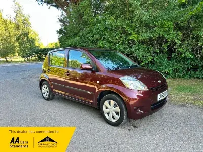 Used Daihatsu Sirion 87 HP (63 kW) 2008 Red Hatchback