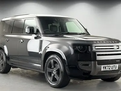Käytetty Land Rover Defender HSE Dynamic 250 HP (183 kW) 2023 Harmaa Katumaasturi