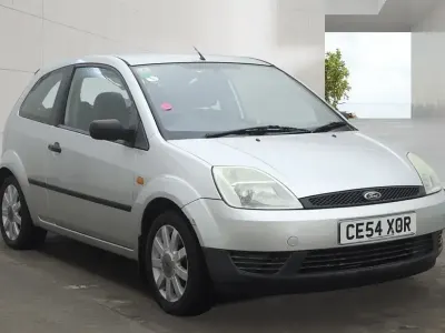 Used Ford Fiesta 75 HP (55 kW) 2004 Silver Hatchback