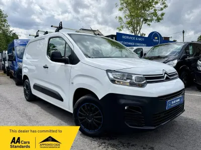 Used Citroën Berlingo Start 75 HP (55 kW) 2020 White MPV