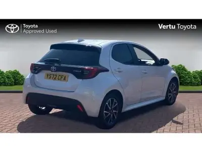 Used Toyota Yaris Hybrid Design 113 HP (83 kW) 2023 White Hatchback