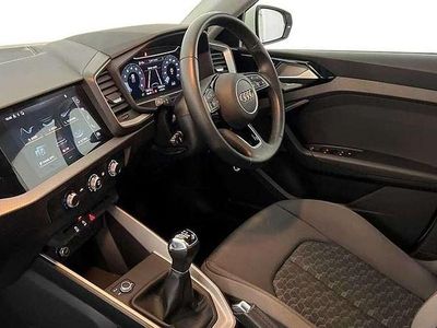 Używany Audi A1 Sport 94 KM (69 kW) 2022 Biały SUV