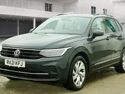 Usado VW Tiguan Life 150 CV (110 kW) 2021 Gris SUV