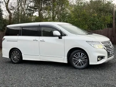 Używany Nissan Elgrand 2025 Biały Minivan