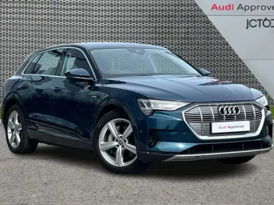 Begagnad Audi e-tron Advanced 230 kW (313 HK) 2020 Blå SUV