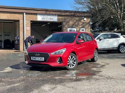 Used Hyundai i30 SE 110 HP (80 kW) 2017 Red Hatchback