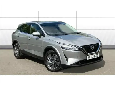 Usado Nissan Qashqai Acenta Premium 140 CV (102 kW) 2023 Plateado SUV