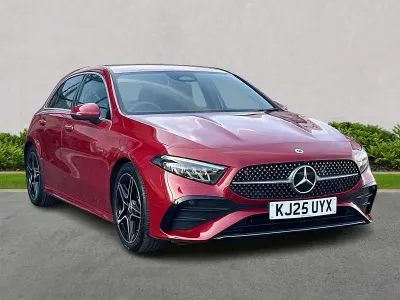 Begagnad Mercedes A200 Executive 163 HK (119 kW) 2025 Röd Halvkombi