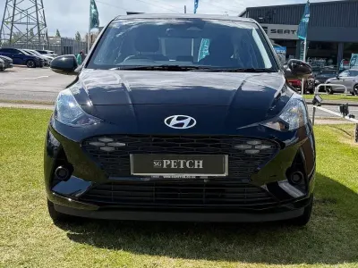 Käytetty Hyundai i10 Advanced 78 HP (57 kW) 2024 Musta Viistoperä