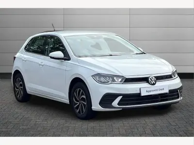 Used VW Polo Life 95 HP (69 kW) 2024 Pure white Hatchback