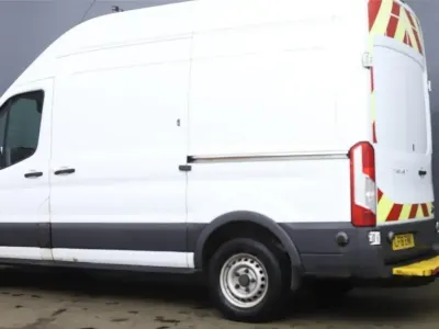 Usado Ford Transit 130 HP (95 kW) 2018 Branco Monovolume